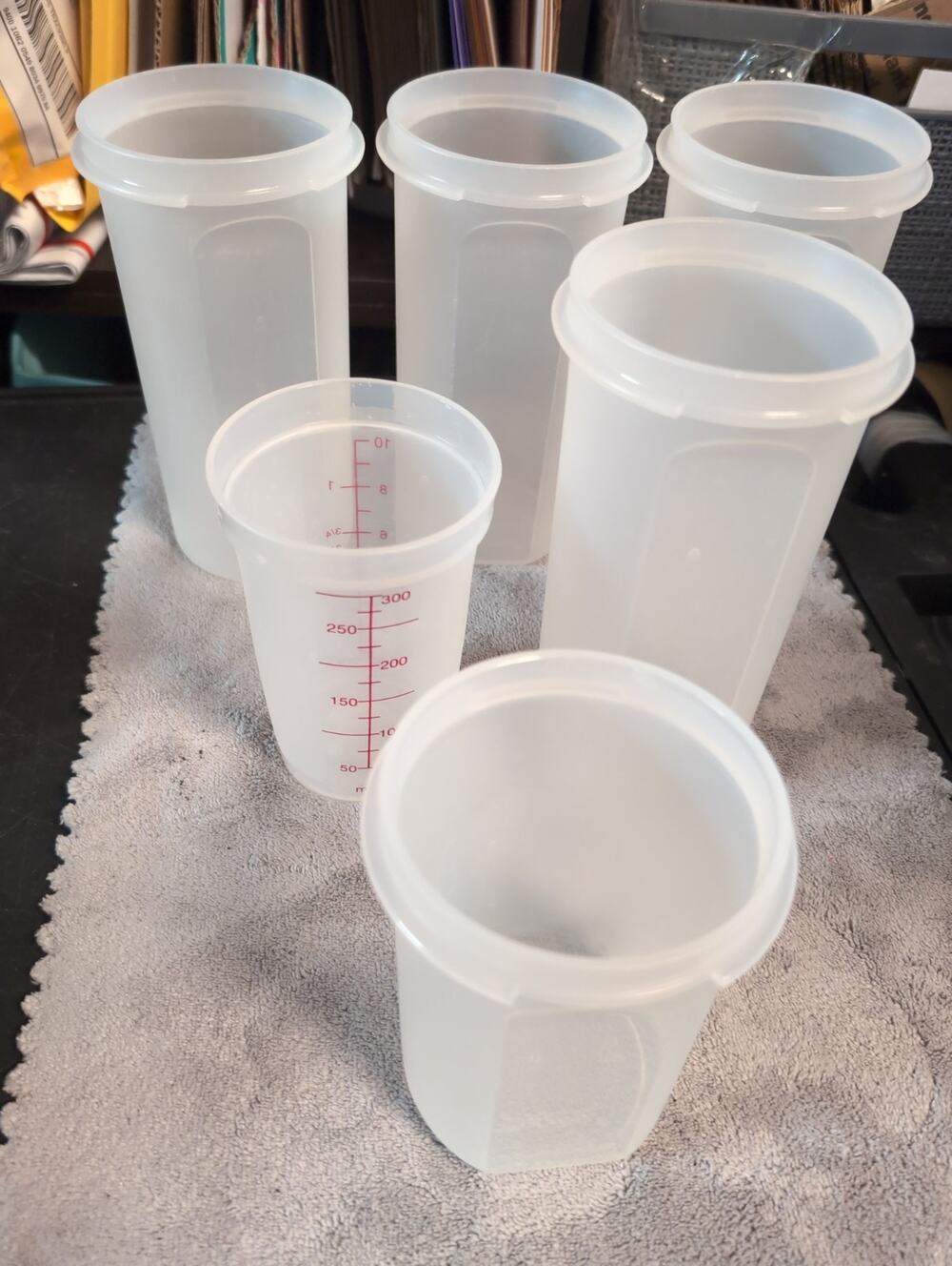 Lot 6 Cylinder Assorted Vintage Tupperware Tumblers 1606-1, 1641-20, 1900-3
